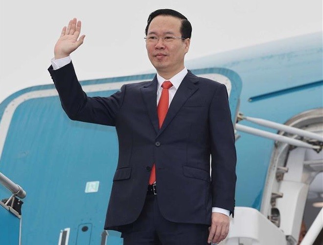 President Vo Van Thuong leaves Hanoi for an official visit to Laos on April 10 morning. (Photo: VNA)
