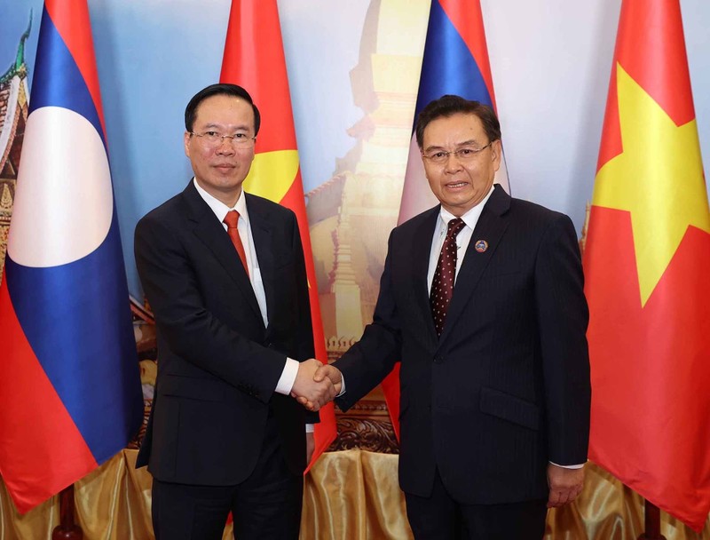 State President Vo Van Thuong (L) and Chairman of the Lao National Assembly Saysomphone Phomvihane (Photo: VNA) 