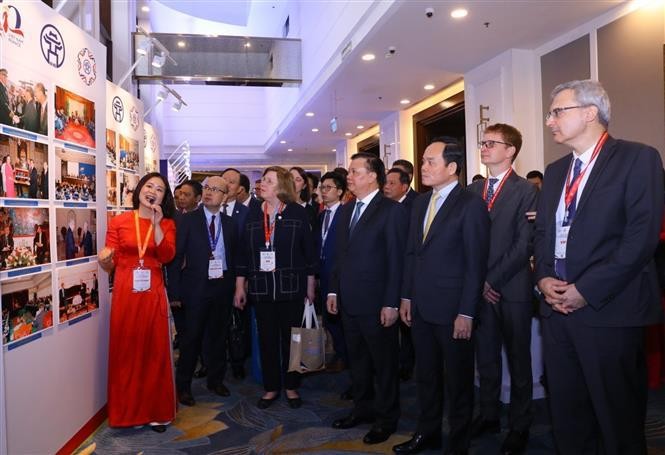 Officials visit the photo exhibition at Melia Hotel in Hanoi on April 14. (Photo: VNA)