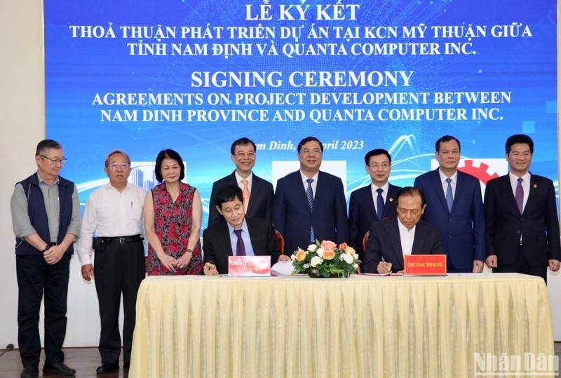At the signing ceremony. (Photo: NDO/Tran Khanh)