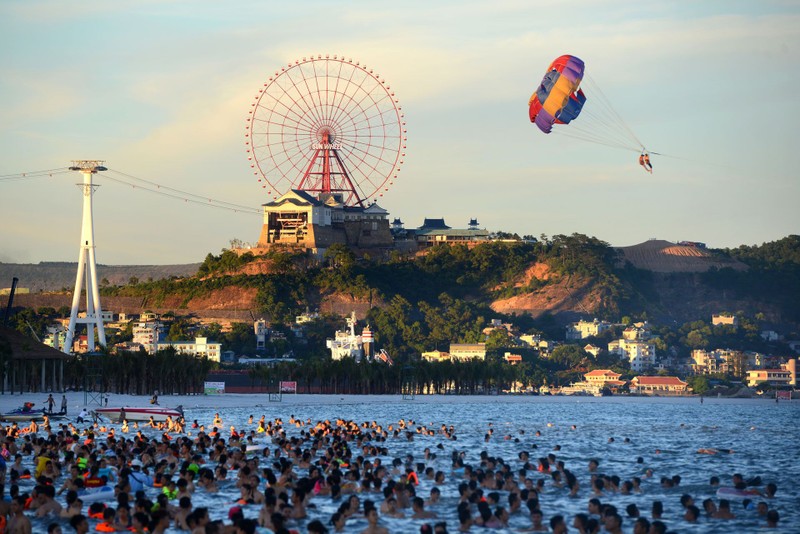 Quang Ninh welcomes nearly 6 million tourist arrivals in four months