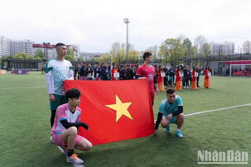 Football tournament kicks off for Overseas Vietnamese in Russia 
