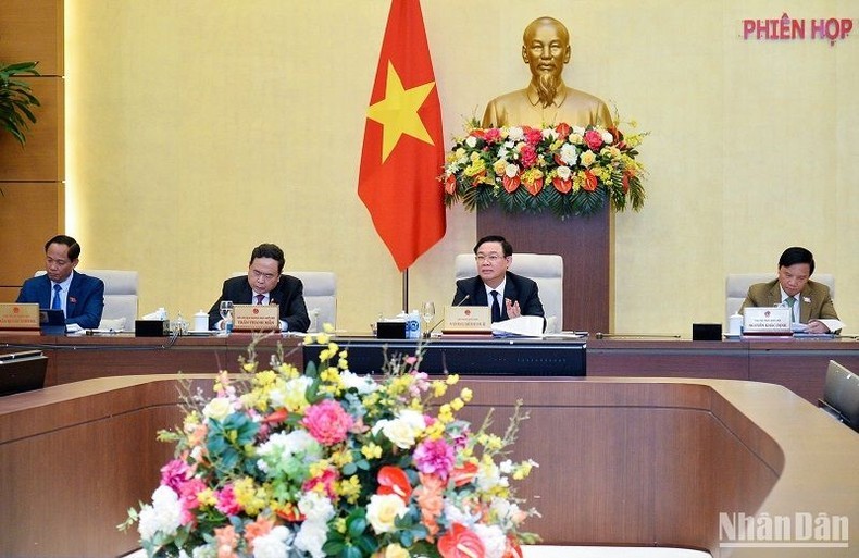 NA Chairman Vuong Dinh Hue addresses the session (Photo: NDO/Duy Linh)