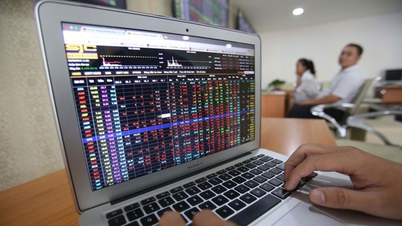 Vietnam’s benchmark VN-Index dropped 0.08% to 1063.76 point on May 26