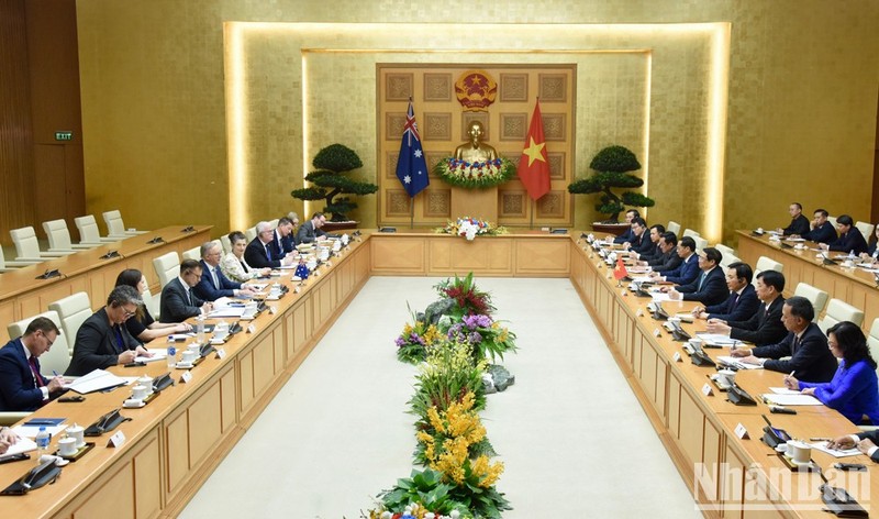 The talks between Vietnamese PM Pham Minh Chinh and his Australian counterpart Anthony Albanese in Hanoi on June 4. (Photo: NDO/Tran Hai)