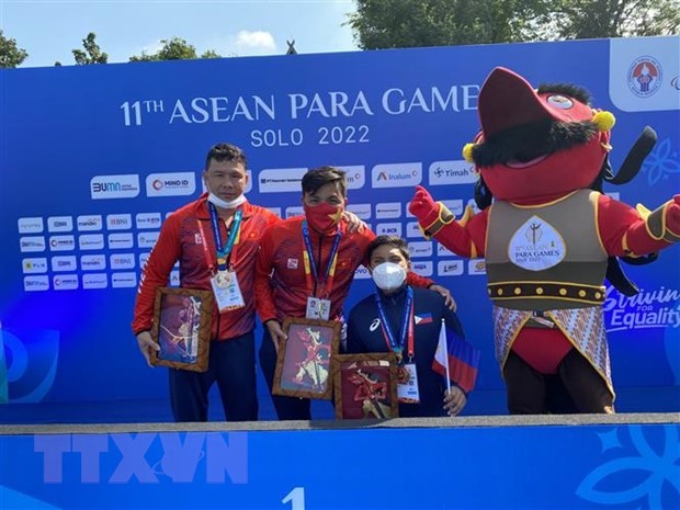 Swimmer Vo Huynh Anh Khoa brings home the first two gold medal for Vietnam on June 4. (Photo: VNA)