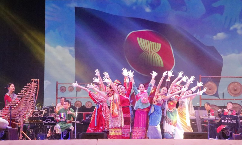 A performance at the opening ceremony (Photo: hanoimoi.com.vn)