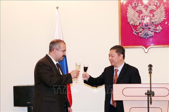 Vice chairman of Ho Chi Minh City People's Committee Duong Anh Duc (right) and Russian Consul General in HCM City Sadykov Timur Sirozhevich at the event. (Photo: VNA)