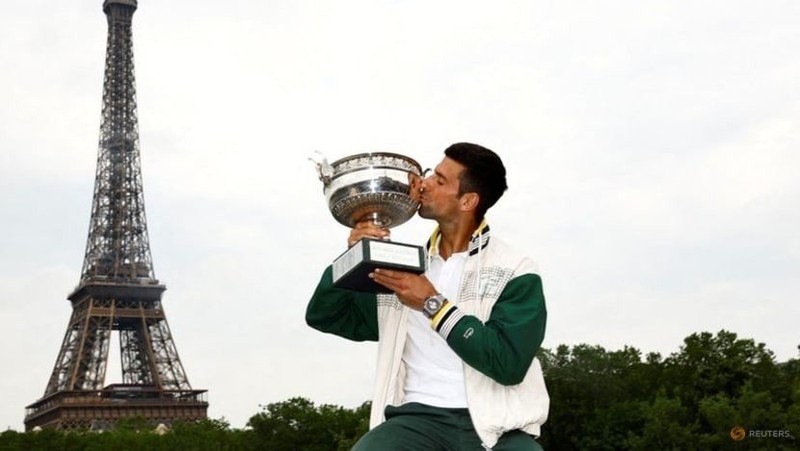 Serbia's Novak Djokovic kisses the French Open trophy on Jun 12, 2023, in front of the Eiffel Tower after winning the title. (Photo: Reuters)