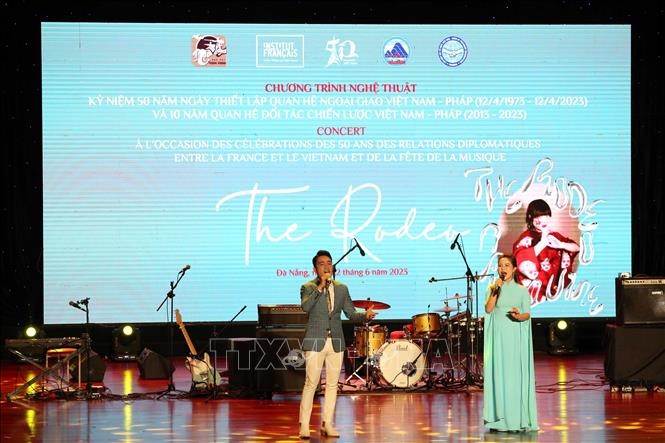 A performance by Vietnamese artists at the event. (Photo: VNA)