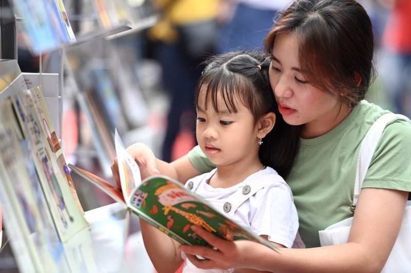 Parents should encourage reading habits among their children to develop the reading culture in the family.
