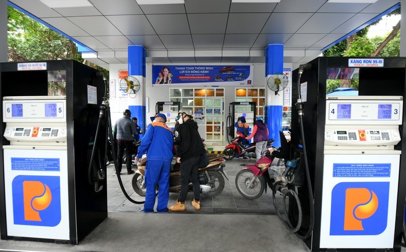 Petrol prices see mixed changes, oil prices up (Photo: NDO/Thanh Dat)