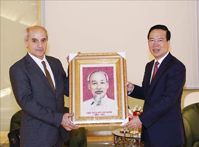 President Vo Van Thuong (R) and General Secretary of the Italian Communist Party Mauro Alboresi at their meeting on July 27 (Photo: VNA)