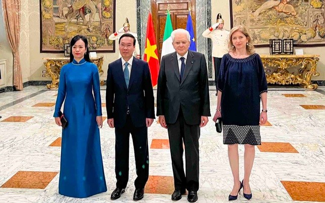 President Vo Van Thuong (second from left) and his spouse attend state banquet hosted by Italian President Sergio Mattarella and his daughter (Photo: VNA)