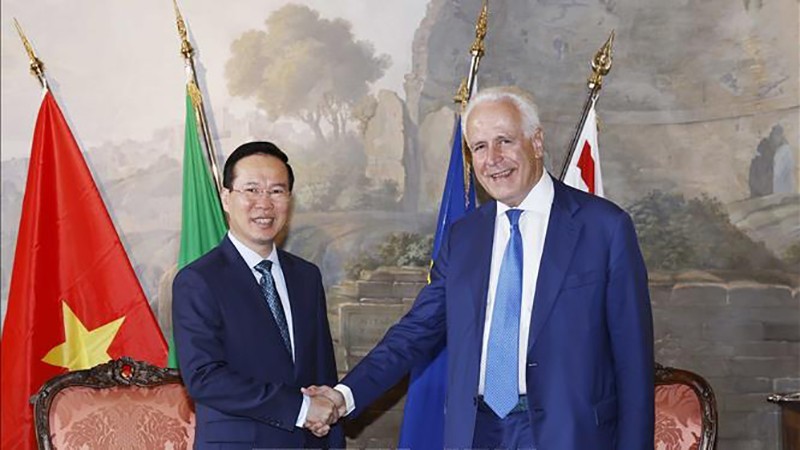 President Vo Van Thuong (L) and President of Tuscany Eugenio Giani. (Photo: VNA) 