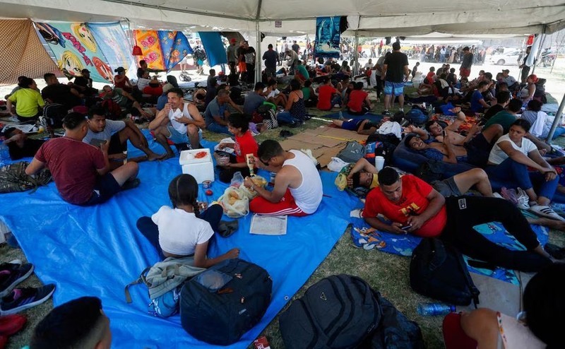 Asylum seekers, mostly from Venezuela, rest in the shade of a tent set up by Mexican authorities near the border in Nuevo Laredo, Mexico, on June 27, 2023. (Photo: Reuters)