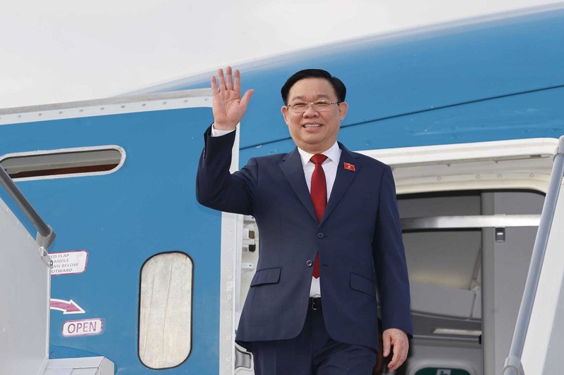 NA Chairman Vuong Dinh Hue arrives at Mehrabad International Airport, Tehran.