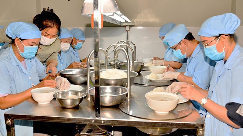 Processing bird nests at Du Long swiftlet farming facility in Rach Gia City, Kien Giang Province 