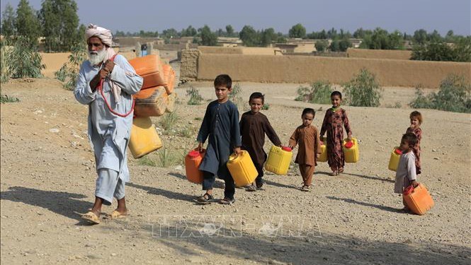 The world is facing an unprecedented water crisis, exacerbated by climate change. - Illustrative image (Photo: AFP/VNA)