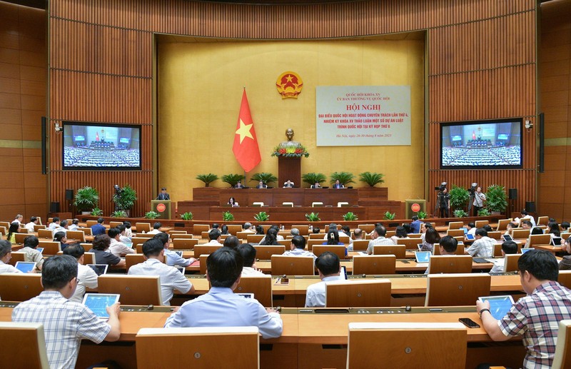 An overview of the NA Standing Committee's session discussing the amended Land Law. (Photo: quochoi.vn)