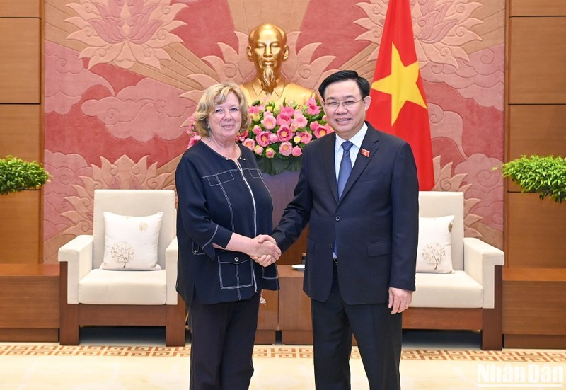 National Assembly Chairman Vuong Dinh Hue receives Chairwoman of France-Vietnam Friendship Parliamentarians' Group Catherine Deroche (Photo: NDO/Duy Linh)