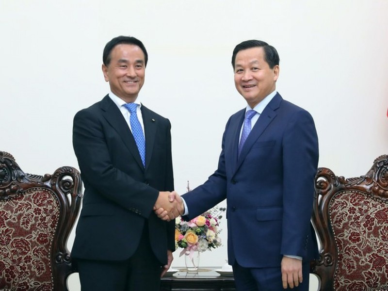 Deputy Prime Minister Le Minh Khai (R) receives Muraoka Tsugumasa, Governor of Japan’s Yamaguchi prefecture, in Hanoi on September 7. (Photo: VOV)