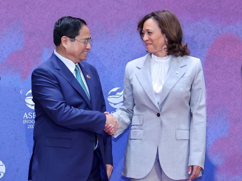 Vietnamese Prime Minister Pham Minh Chinh (left) and US Vice President Kamala Harris. (Photo: Nhat Bac)