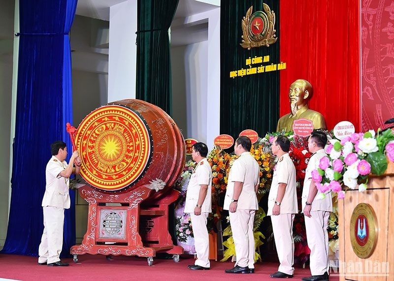 Director of the People's Police Academy Tran Minh Huong beats a drum to kick start the new 2023 – 2024 academic year.