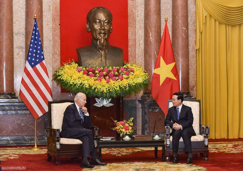 President Vo Van Thuong (R) and US President Joseph R. Biden Jr. at their meeting in Hanoi on September 11. (Photo: baoquocte.vn)