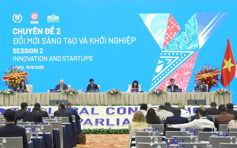 The ninth Global Conference of Young Parliamentarians entered the second session on innovation and start-ups in Hanoi on September 15. (Photo: daibieunhandan.vn)