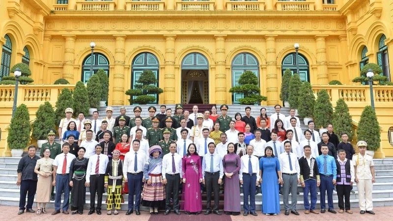 Vice President Vo Thi Anh Xuan and a delegation of exemplary models from Lao Cai Province