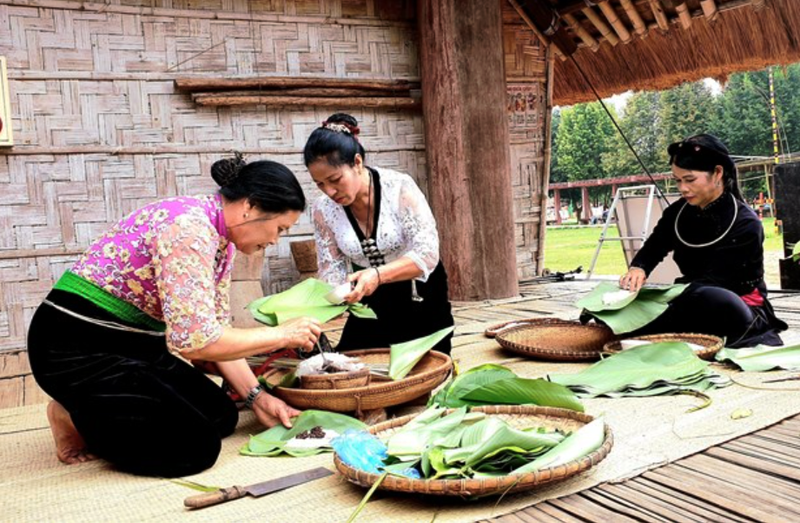 Under the programme, women in the village will join hands in making signature cakes of their ethnic groups (Photo: petrotimes.vn)