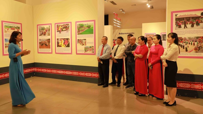 Visitors at the exhibition (Photo: Dak Lak Provincial Museum)