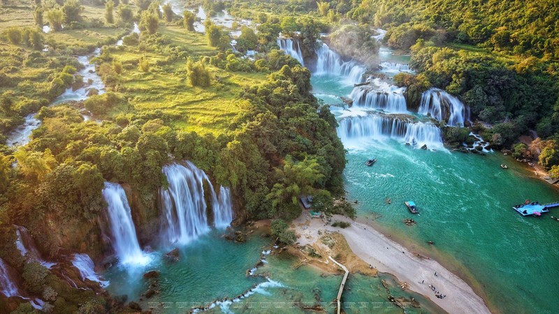 The Ban Gioc Waterfall is located within the Non Nuoc Cao Bang Geopark, which was recognised as a global geopark by the UNESCO Global Geoparks Council in 2018. (Photo: VNA)