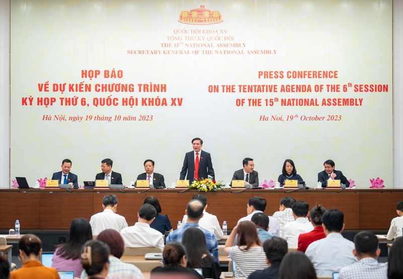 National Assembly (NA) General Secretary and Chairman of the NA Office Bui Van Cuong speaks at the event (Photo: quochoi.vn)