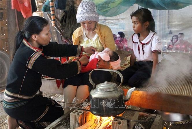 Seminar reviews maternal, child care in ethnic minority areas - Illustrative image (Photo: VNA)