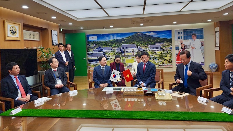 A delegation of Bac Ninh Province held meetings with the Republic of Korea (RoK) businesses on November 8-9, as part of their working trip to the RoK.
