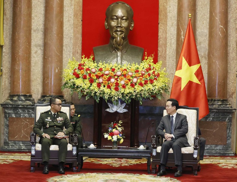 President Vo Van Thuong (R) and Cambodian Deputy Prime Minister and Minister of National Defence Gen. Tea Seiha. (Photo: VNA)