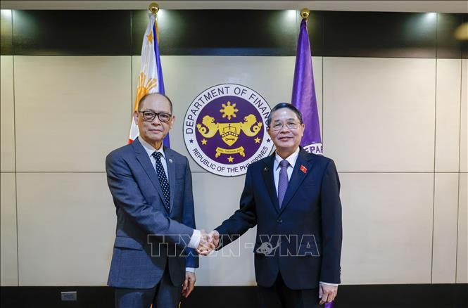 NA Vice Chairman Nguyen Duc Hai (R) and Philippine Secretary of Finance Benjamin Diokno. (Photo: VNA)