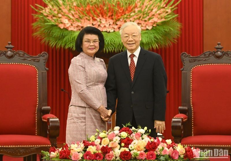 Party General Secretary Nguyen Phu Trong (R) and President of the Cambodian National Assembly Khuon Sudary. (Photo: VNA)