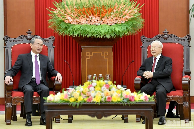 General Secretary of the Communist Party of Vietnam Nguyen Phu Trong (R) receives Director of the Communist Party of China Central Committee’s Commission for Foreign Affairs and Minister of Foreign Affairs Wang Yi. (Photo: NDO/Dang Khoa) 