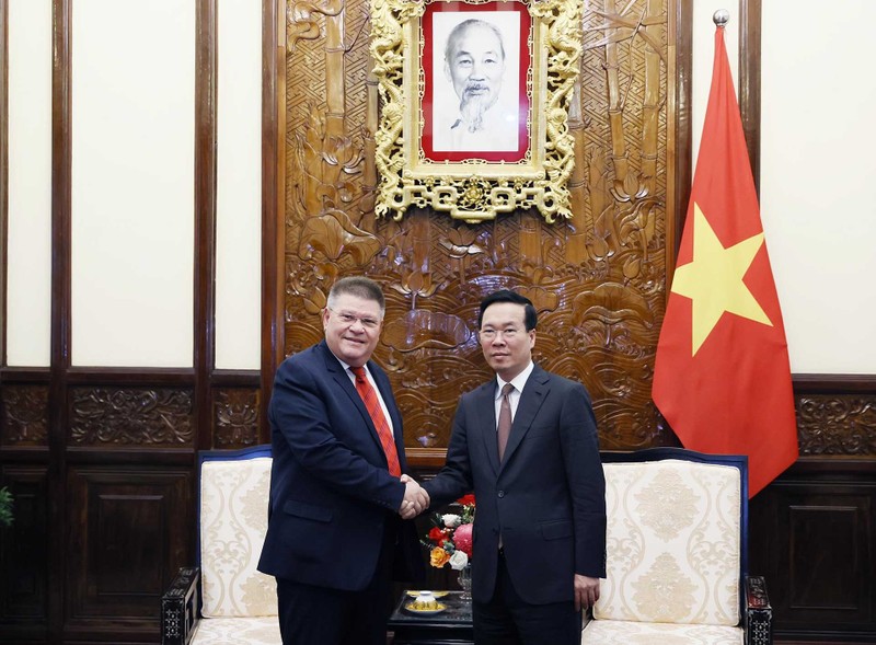 President Vo Van Thuong (R) and WFTU General Secretary Pambis Kyritsis (Photo: VNA)