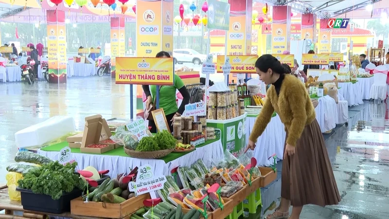 Fair displays more than 300 OCOP products of Quang Nam province (Photo: qrt.vn)
