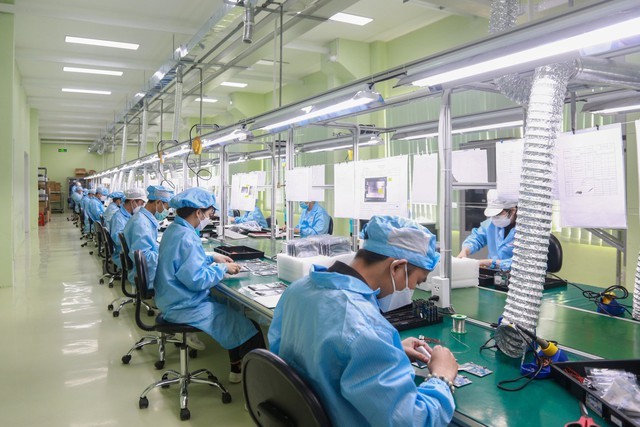 Vietnam has more than 5,570 IC engineers at present, over 85% of whom are in Ho Chi Minh City, 8% in Hanoi and 7% in Da Nang city. (Photo: VNA)