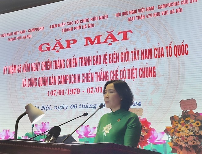 Le Kim Anh, President of the Hanoi Women’s Union and Chairwoman of the Vietnam - Cambodia Friendship Association of Hanoi, speaks at the gathering on January 6. (Photo: VNA)