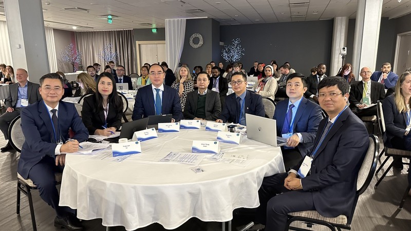 The SAV delegation, led by Deputy Auditor General Bui Quoc Dung (third from left), at the 22nd meeting of the INTOSAI Working Group on Environmental Auditing. (Source: VNA)