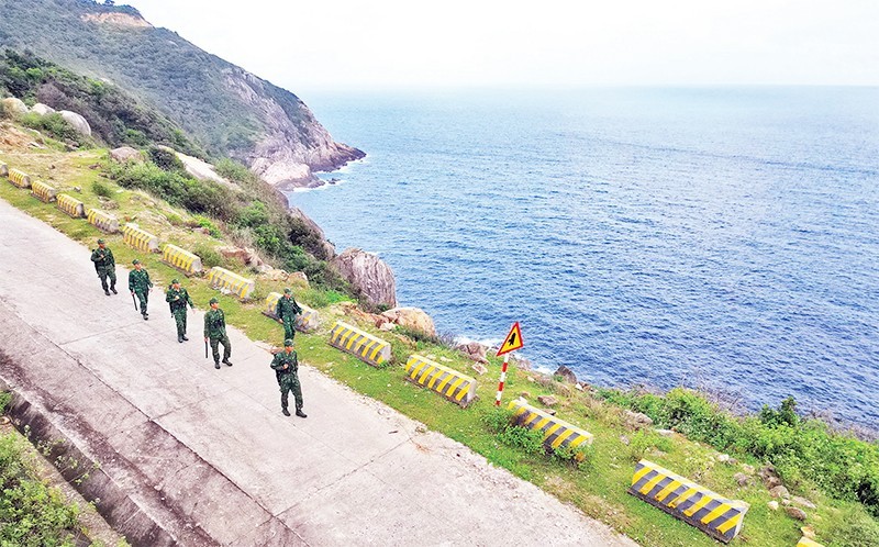 Soldiers of Cu Lao Cham Border Post maintain their patrol to protect island sovereignty. (Photo: THUY NGUYEN)