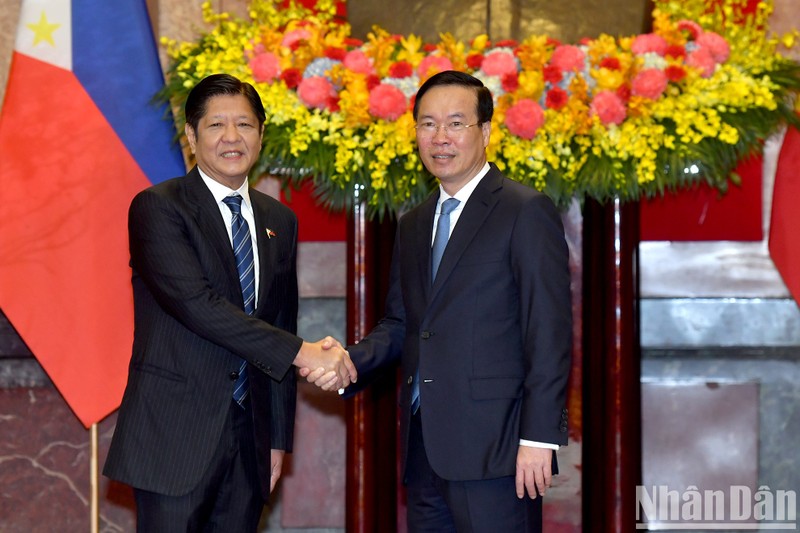 President Vo Van Thuong (R) and his Philippine counterpart Ferdinand Romualdez Marcos Jr. (Photo: NDO/Dang Khoa)