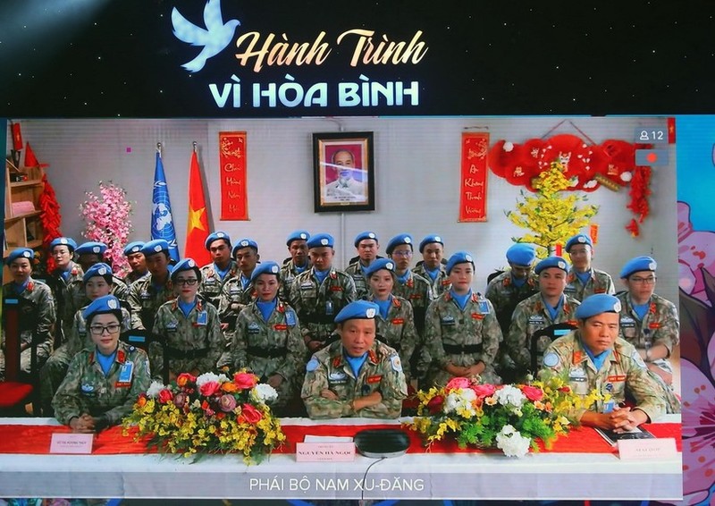 Virtual gathering connects Vietnamese “blue beret” soldiers together before Tet (Photo: VNA)