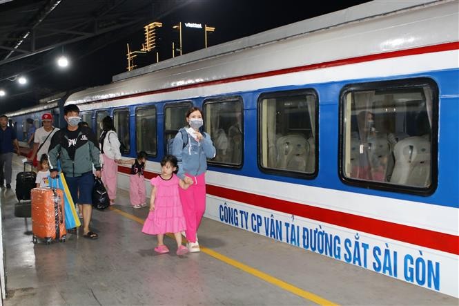 Workers' families board the February 4 free train to home for Tet (Photo: VNA) 